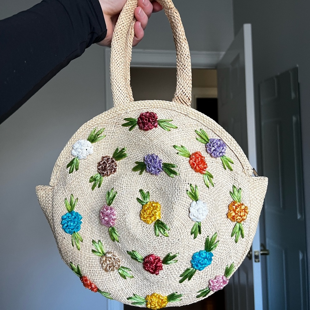 Vintage woven bag with flowers